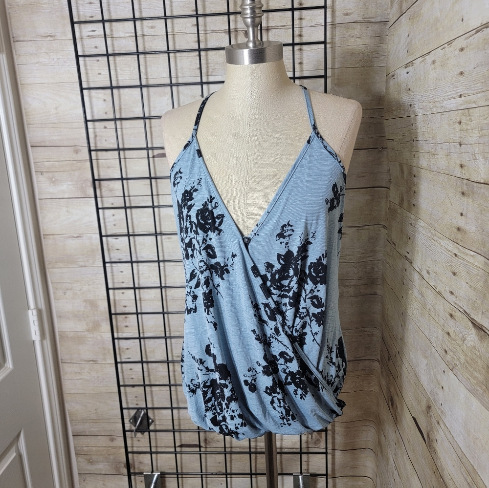 New mode, blue floral tank top